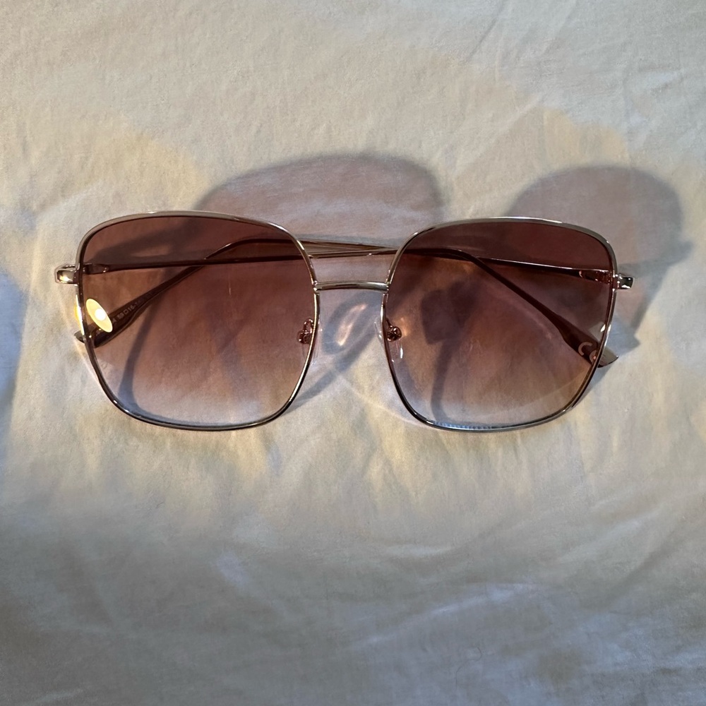 Stylish Gold Sunglasses